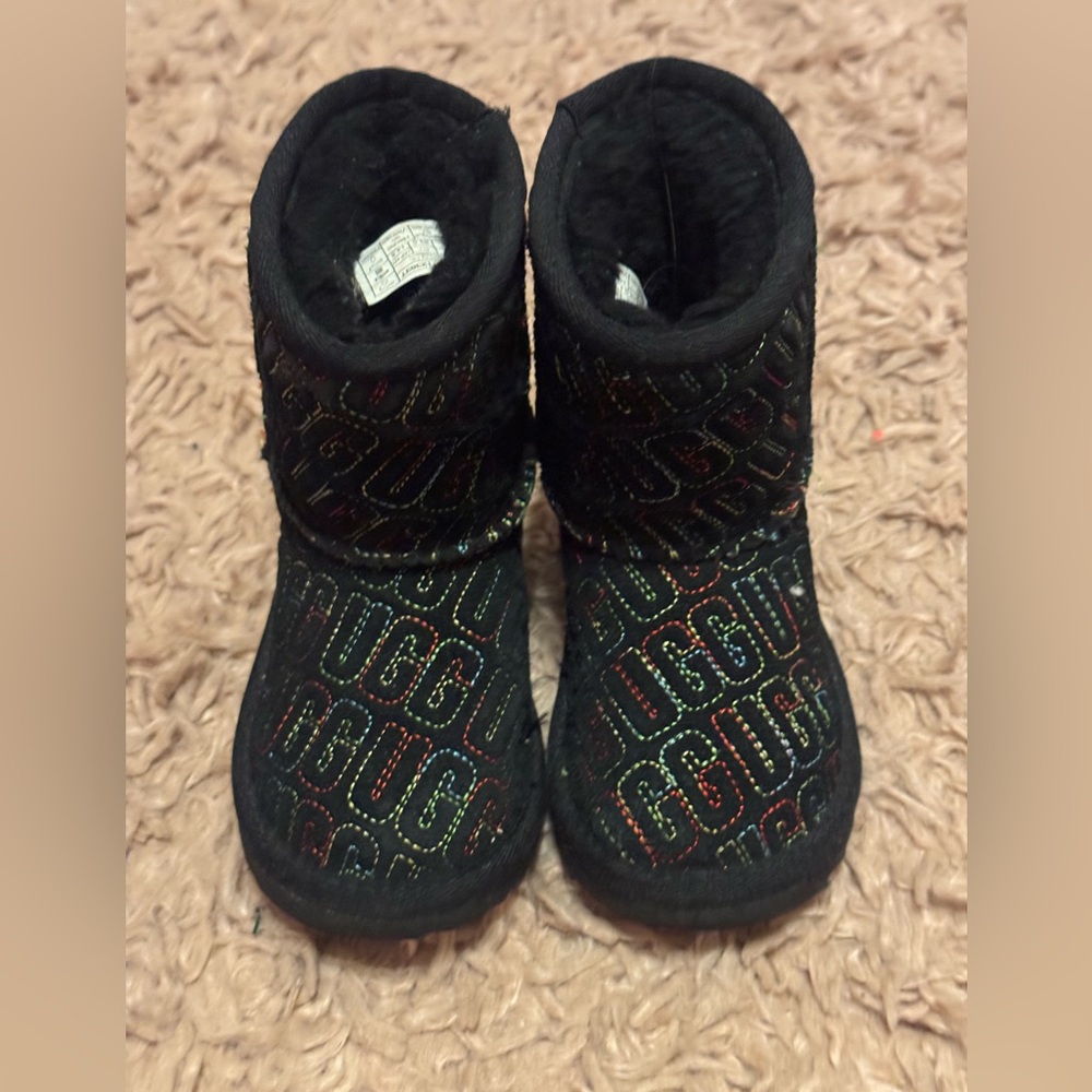 Toddler Ugg 7c. Gently used